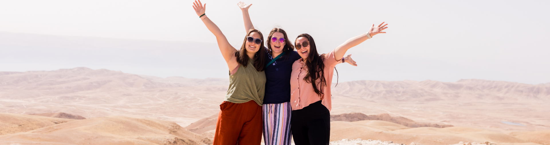 משתתפות בסיור ג'יפים במדבר יהודה