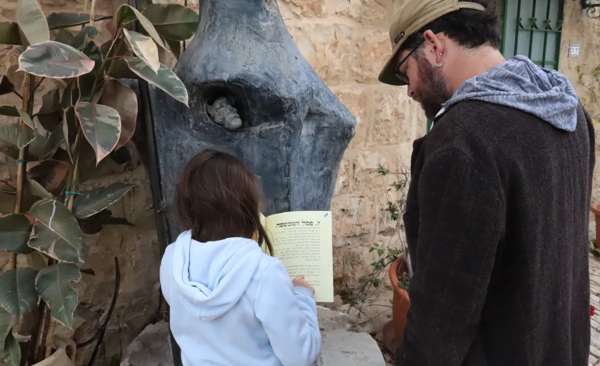 סיור משחק על זמני בשכונת ימין משה בירושלים