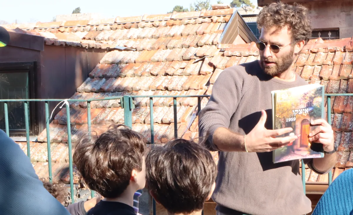 סיור משחק על זמני בשכונת ימין משה בירושלים