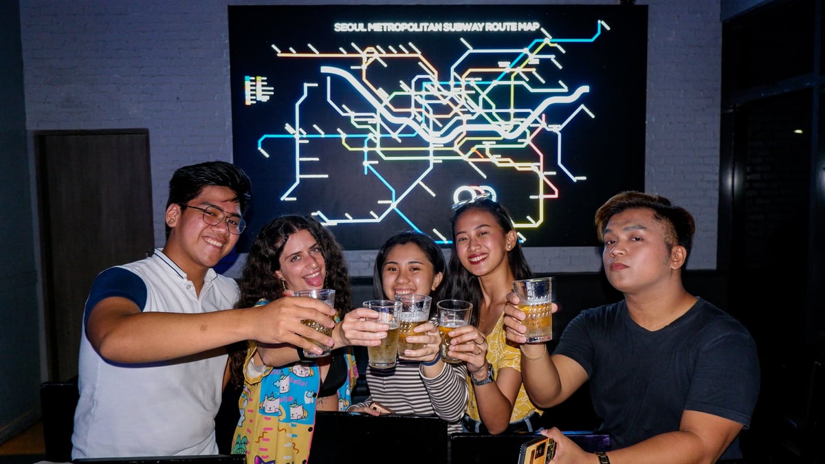 drinks at the 7th floor Bar of Abraham Manila