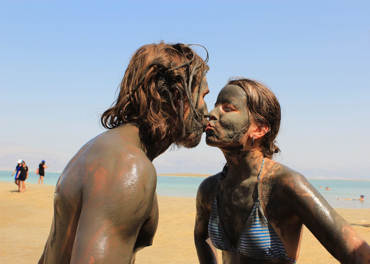 kissing at the dead sea
