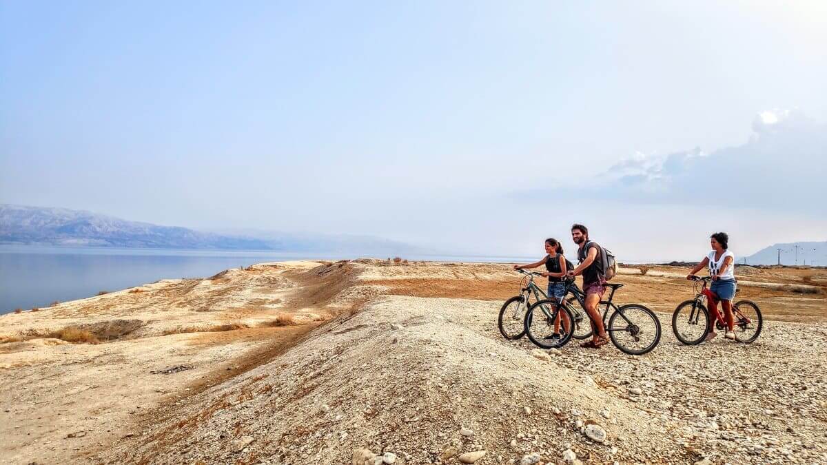 2 cyclists against the background of the Dead Sea